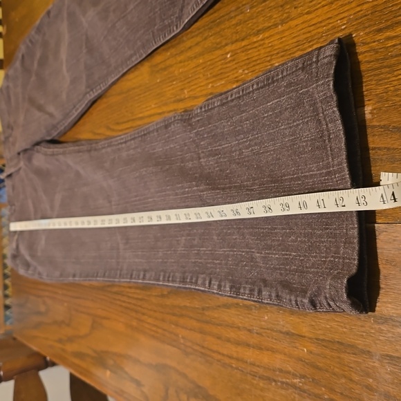 Wrangler Q Baby Brown Jeans. Cowgirl Cut. Size: 11/12 x 36 length - Picture 5 of 7